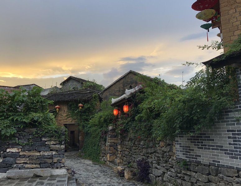 Huangyao Banyuege Inn Over view