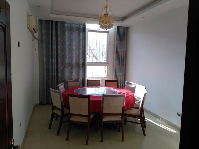 TOP ONE HOTLE Restaurant