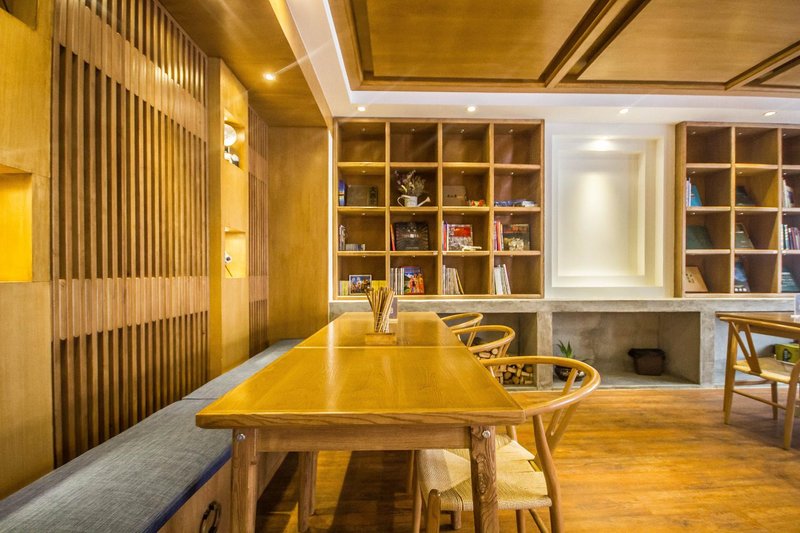 Four girl mountain ass heights spreading Restaurant