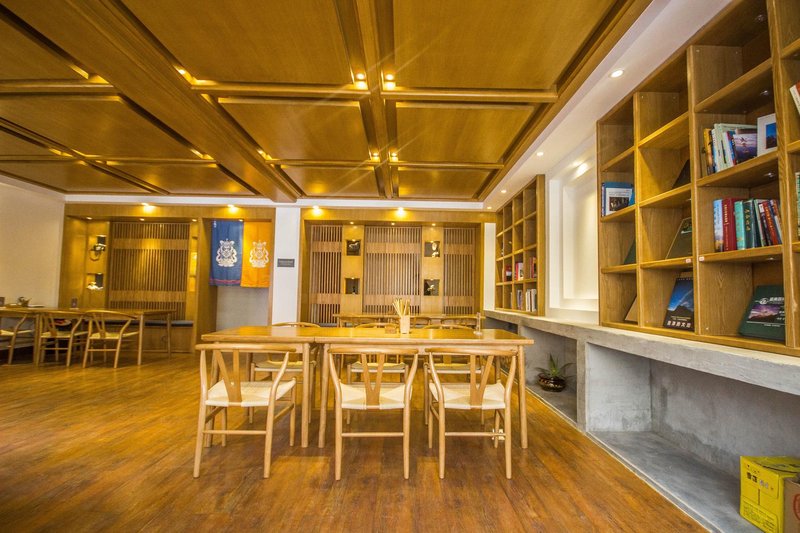 Four girl mountain ass heights spreading Restaurant