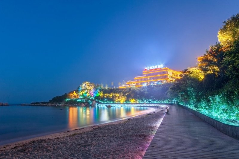 Yiteng Seaview Sunrise Hotel (Beidaihe Pigeon Wo Biluo Tower) Over view