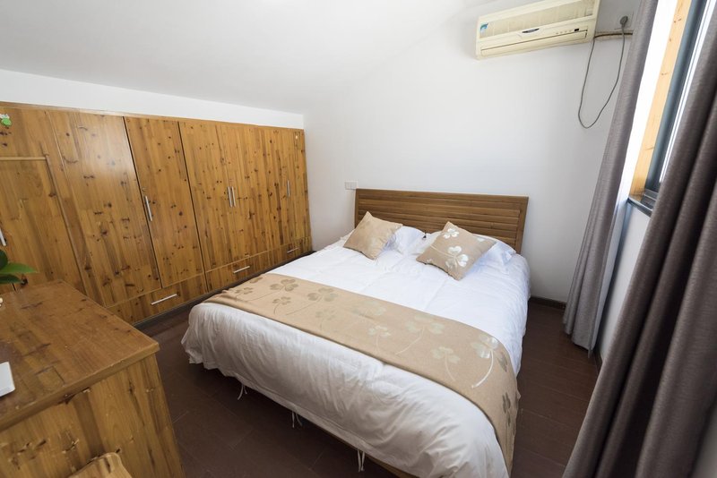 KongFu Inn Guest Room