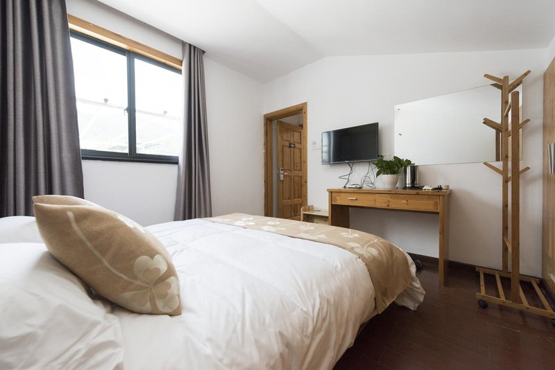 KongFu Inn Guest Room