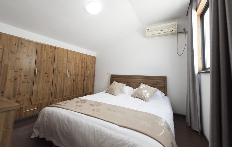 KongFu Inn Guest Room