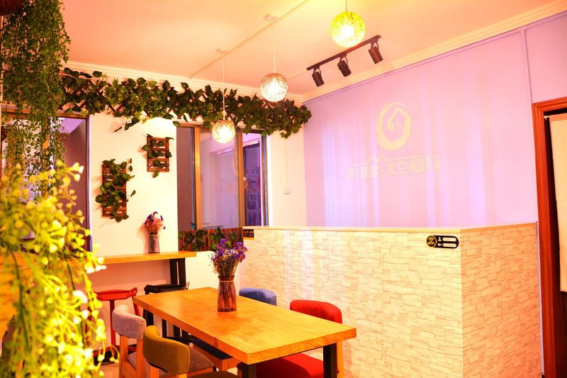 Qianduoduo Capsule  HostelHotel public area