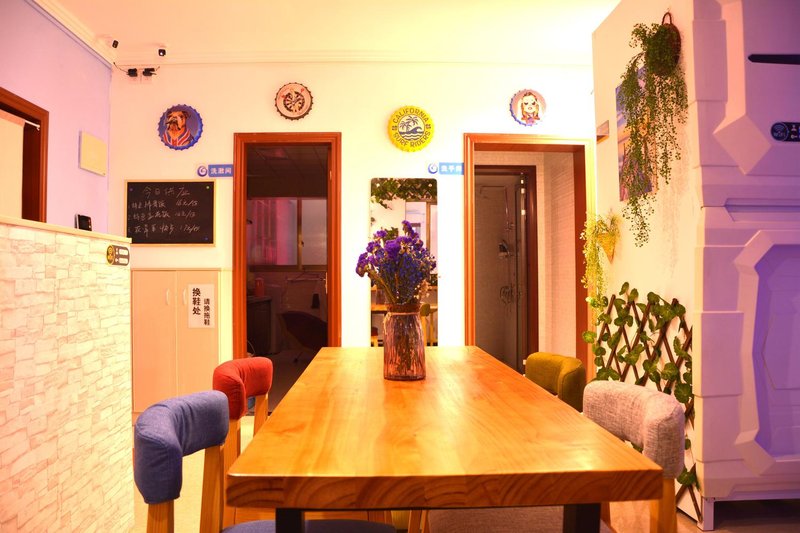 Qianduoduo Capsule  HostelHotel public area