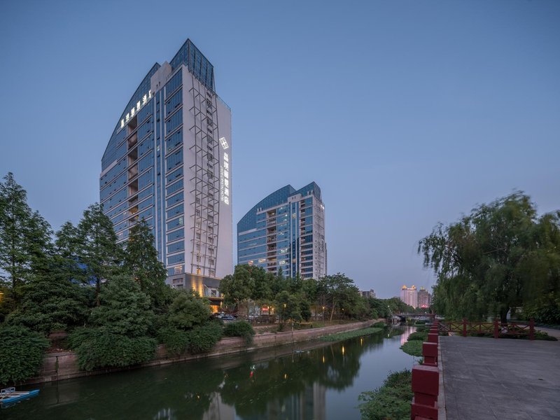 Jade Crystal Hotel (Taizhou Ocean Plaza) Over view