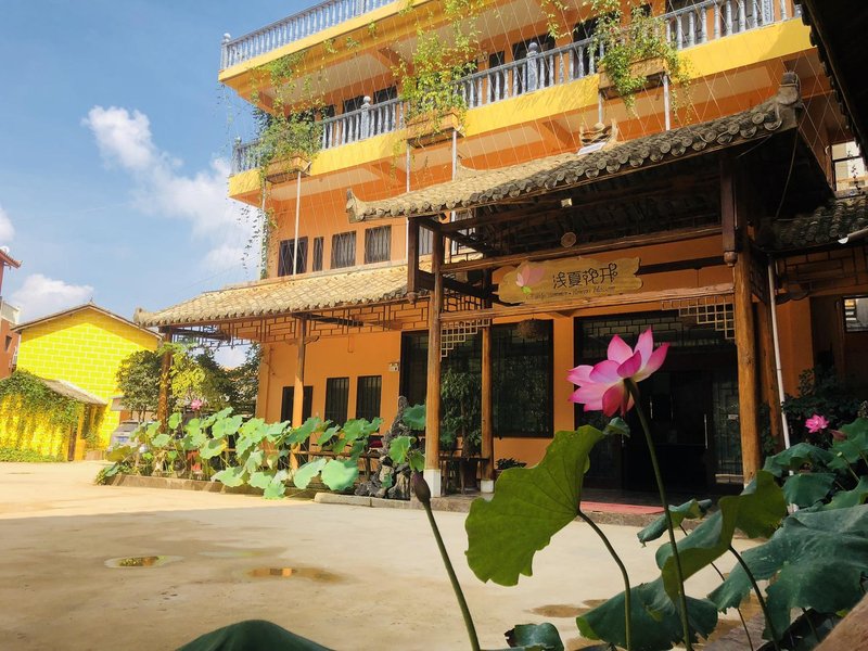 Early Summer Flower Blossom Inn Over view