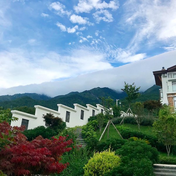 Zhuxinju Gold Resort Inn Over view