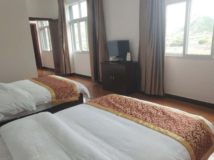 Land of the cloudGuest Room