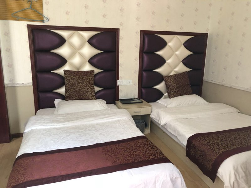 lu ding xian he yun ke  zhanGuest Room