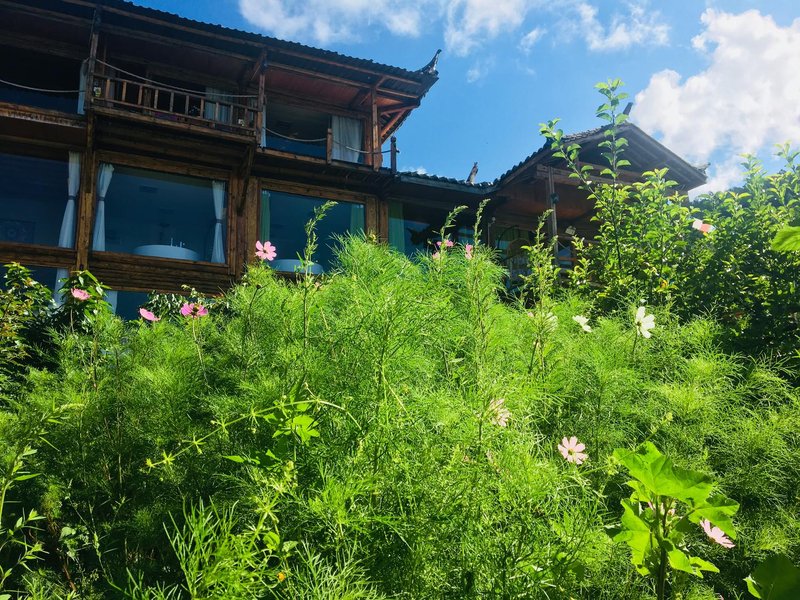 Lugu Lake Yinian Huashe Inn Over view