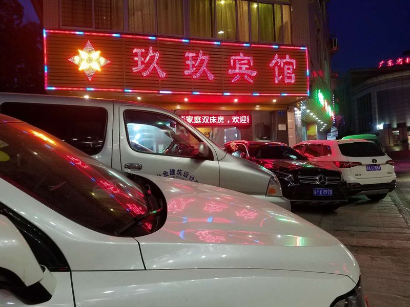 Jiujiu Hotel (Guangzhou Tonghe Metro Station)酒店外观