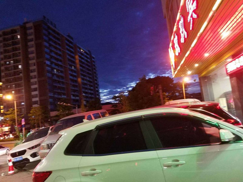 Jiujiu Hotel (Guangzhou Tonghe Metro Station)酒店外观