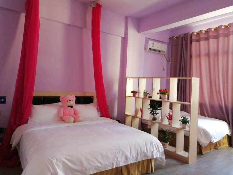 FLat in maple arthotel Guest Room