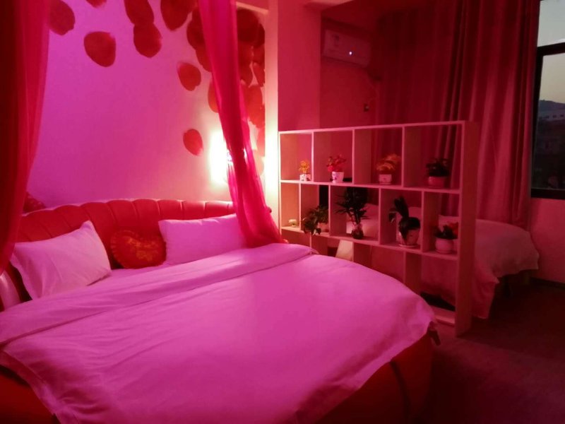 FLat in maple arthotel Guest Room