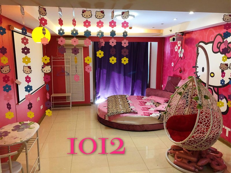 hello kittyGuest Room