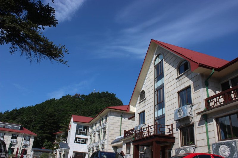 Lushan Lotus Lake Hotel Over view