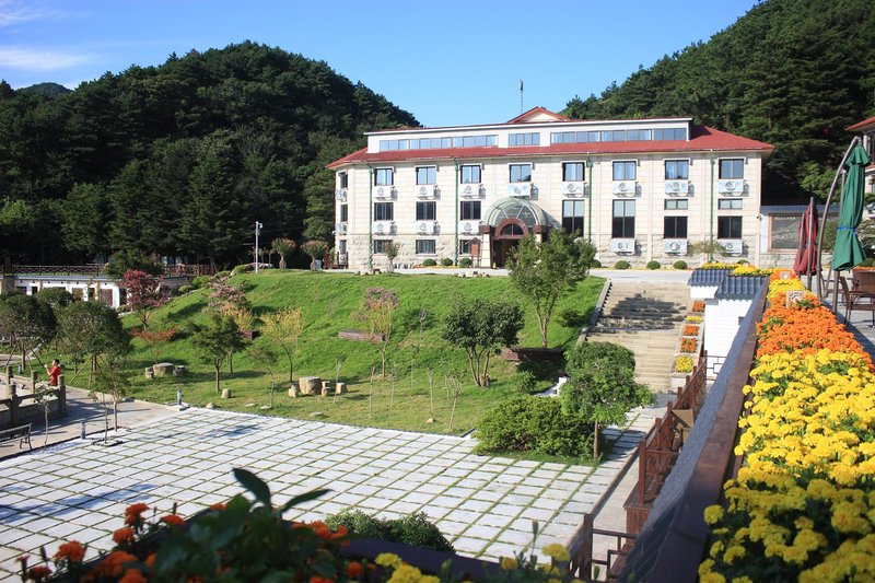 Lushan Lotus Lake Hotel Over view