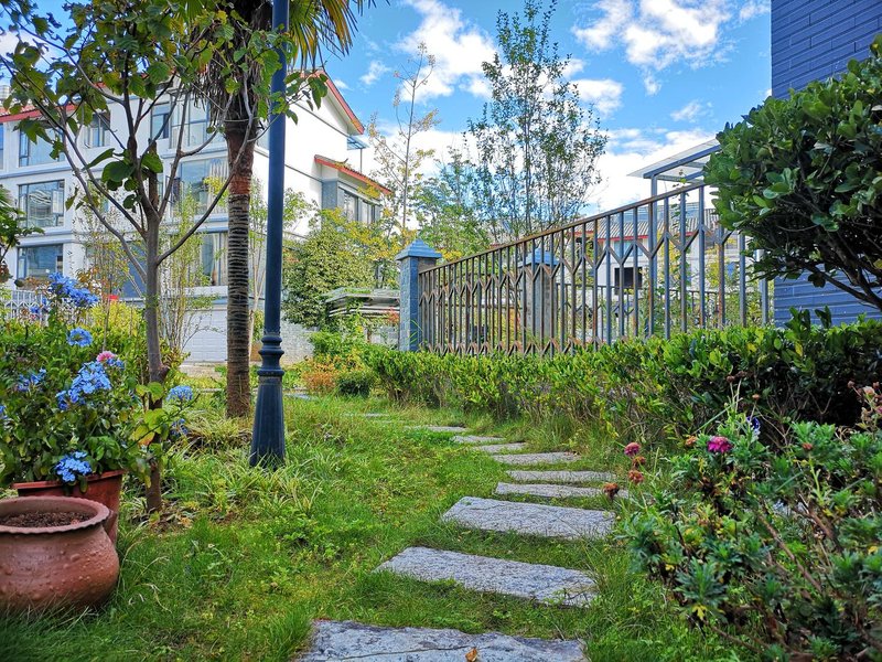 Muting Huashu HostelOver view