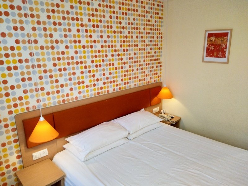 Home Inn (Karamay Tianshan Road Broadcast & TV Station)Guest Room