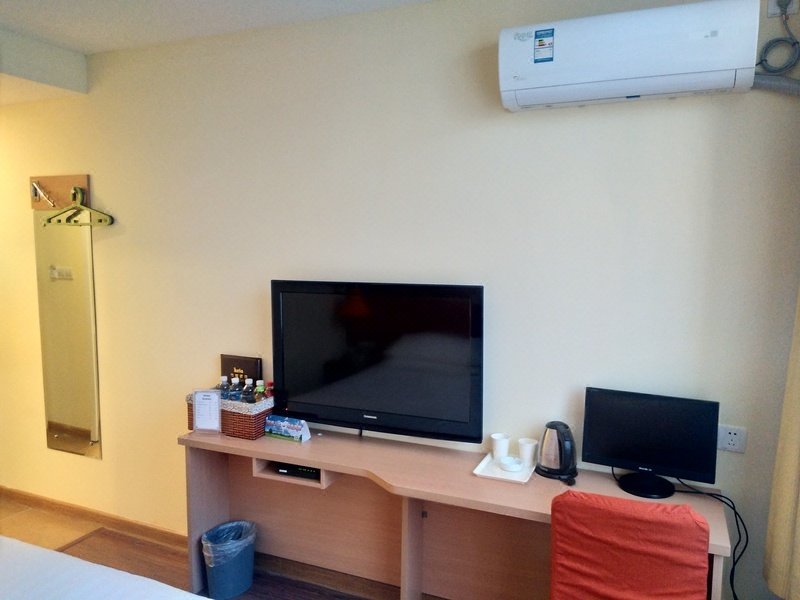 Home Inn (Karamay Tianshan Road Broadcast & TV Station)Guest Room