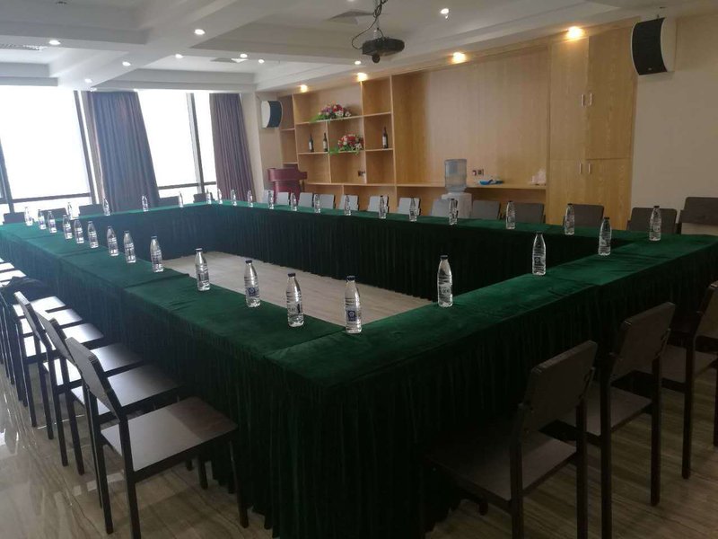 AINASI HOLiday HOtel meeting room