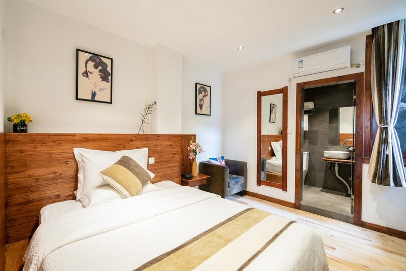 Post 8 The Inn BoutiqueGuest Room