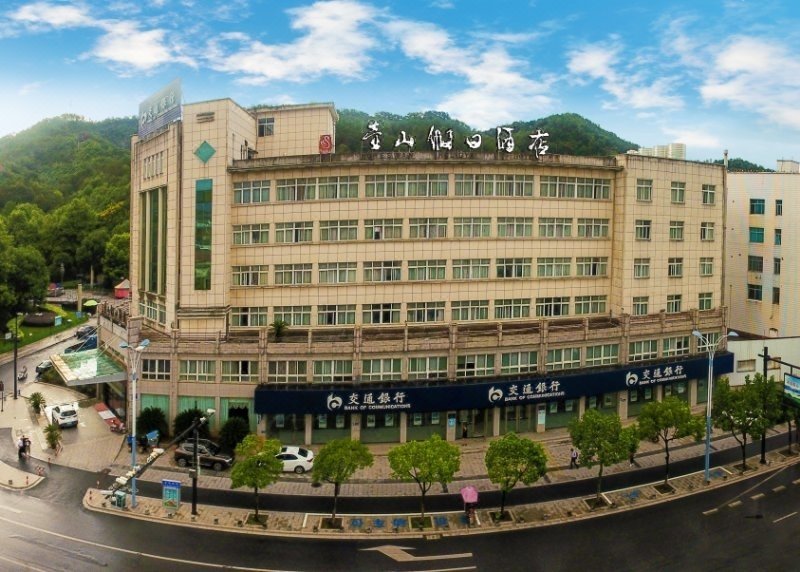 Wuyi Hushan Holiday Inn over view