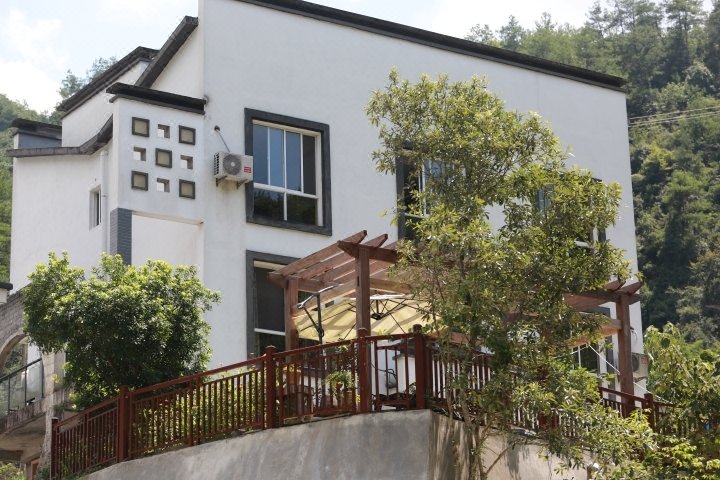 Thousand Island Lake ManjuOver view