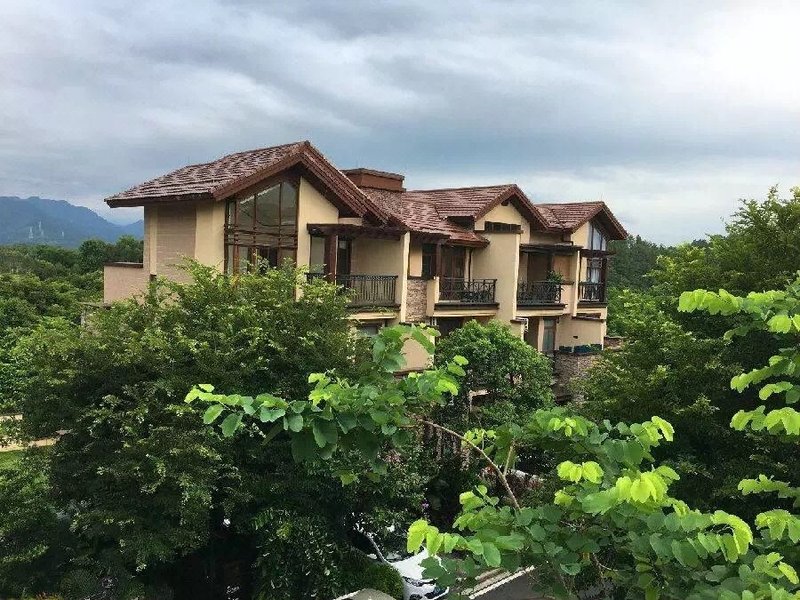 Xinhaiyi Poly Jinliving Hot Spring Resort Villa Over view