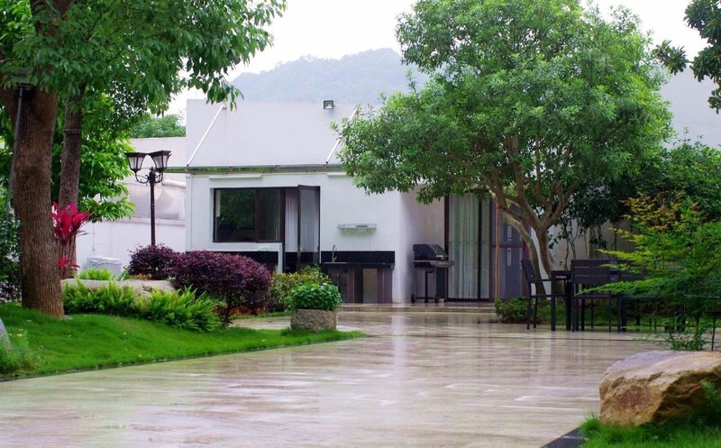 Mountain Lake Villa Over view