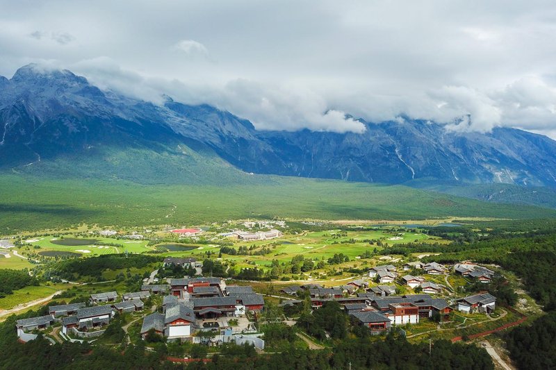 Jinmao Purelax Mountain Hotel LijiangOver view