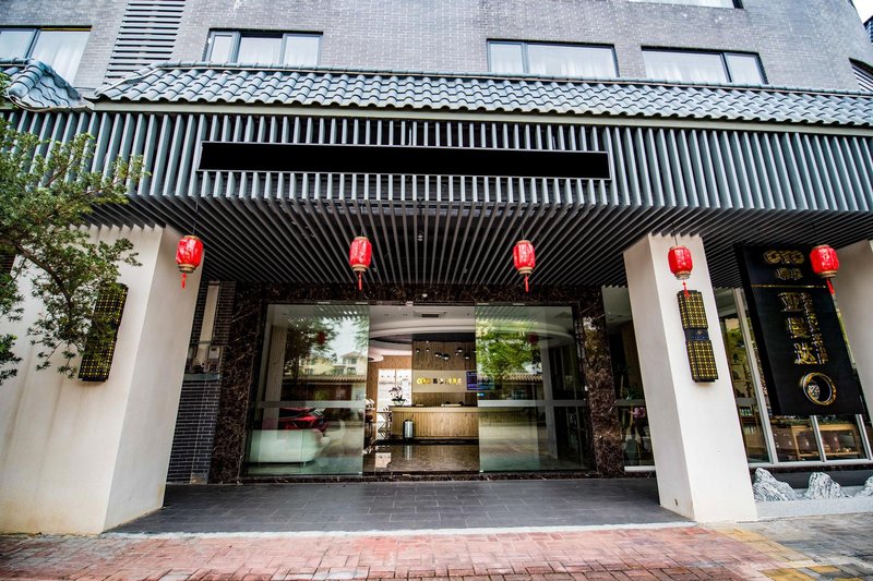 Amanda Hotel Over view