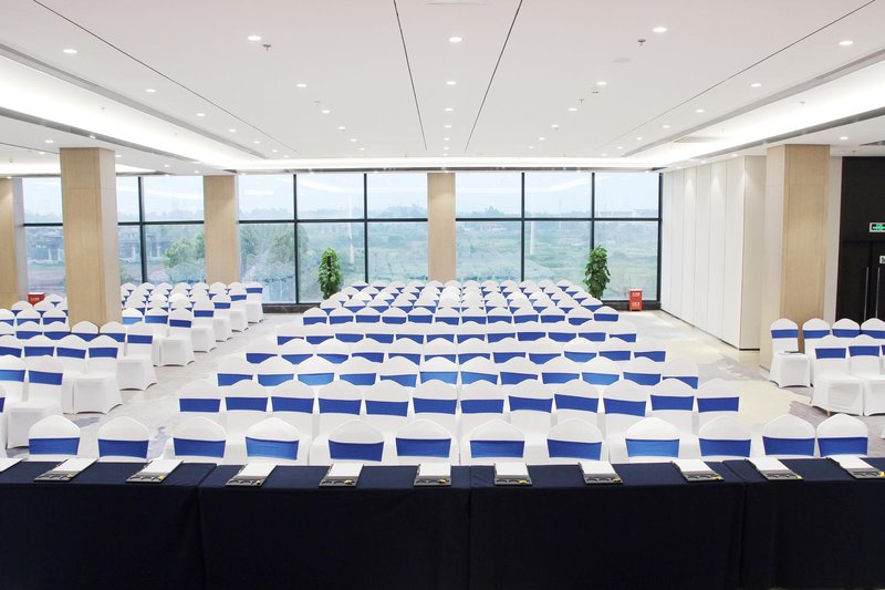 Longshui Lake Hot Spring Hotel meeting room