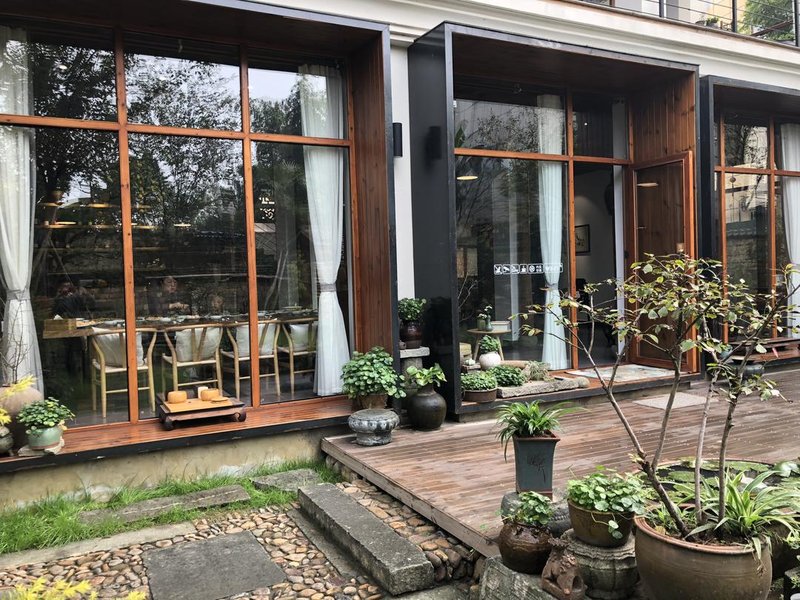 A Homestay in the Mountains Over view