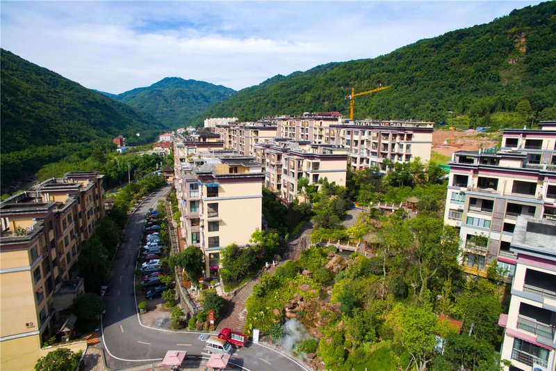 Danxia Valley Holiday Hostel Over view