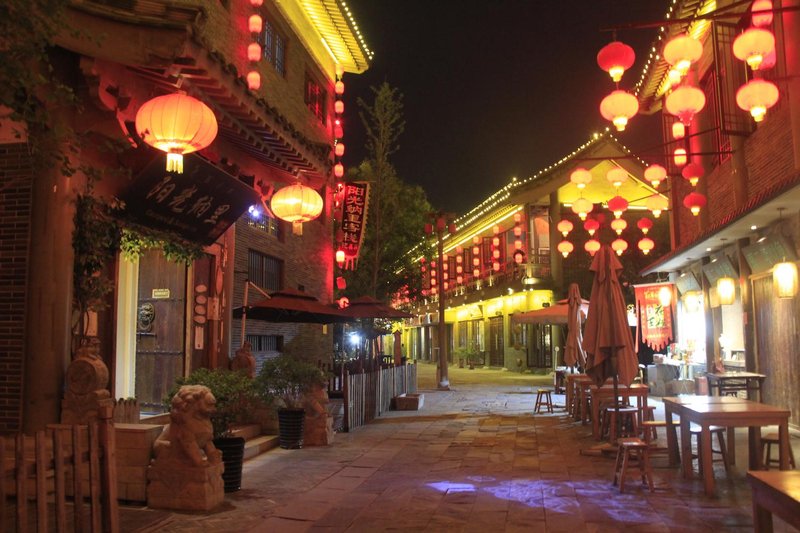 Courtyard & Sunshine Inn (Kaifeng Millennium City Park) Over view