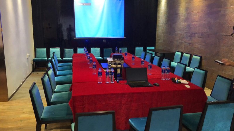 Insail Hotel (Gongbei Port Light Rail Terminal) meeting room