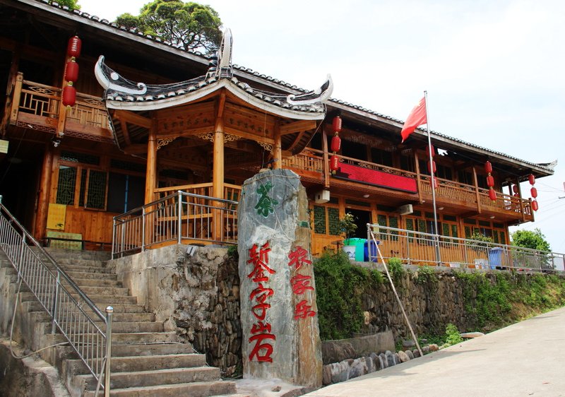 Qujiang source rock chisel word farmhouse Over view