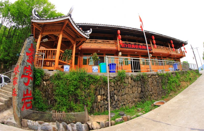 Qujiang source rock chisel word farmhouse Over view