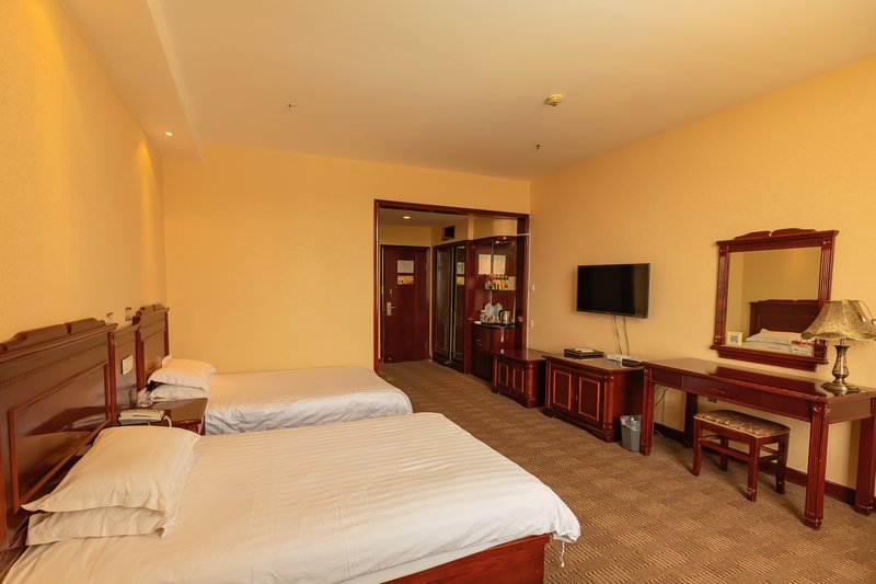 Yulong Hotel Guest Room