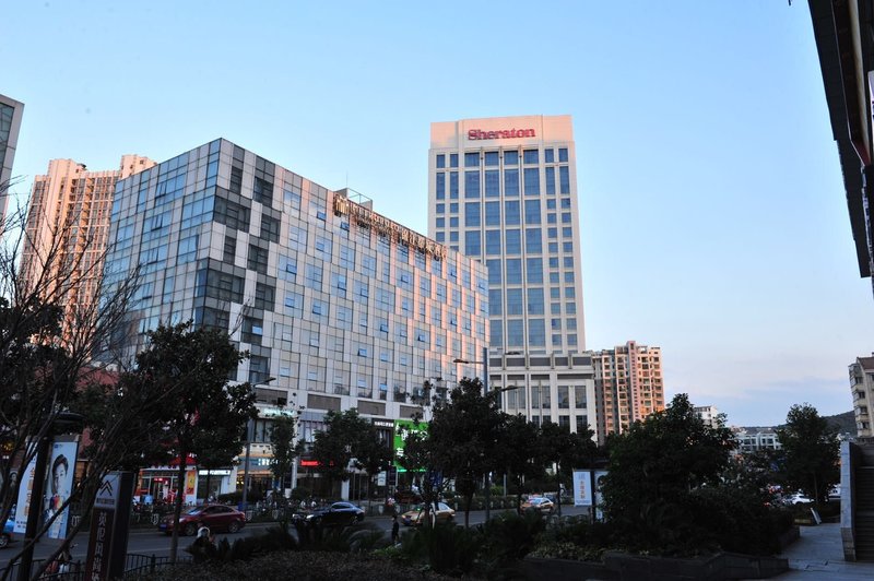 Jinjiang Metropolo Hotels (Zhenjiang Railway Station Wanda Plaza) Over view