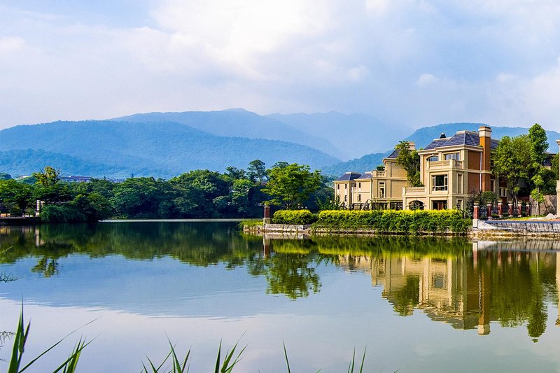 Hi Villa (Emei Mountain and Lake Hot Spring House) Over view