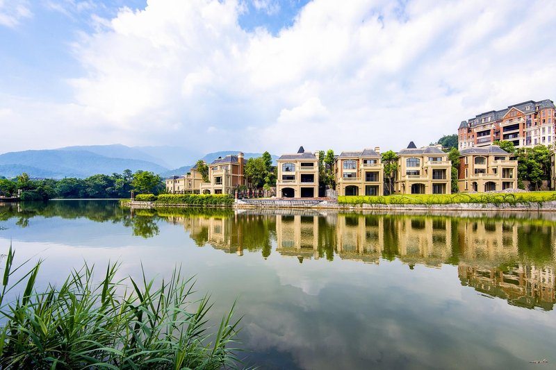 Hi Villa (Emei Mountain and Lake Hot Spring House) Over view