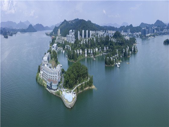 Voco Thousand Island LakeOver view