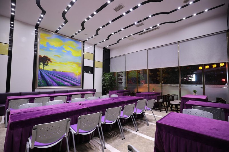 Lavande Hotel (Leshan High-speed Railway Wanda Plaza)meeting room