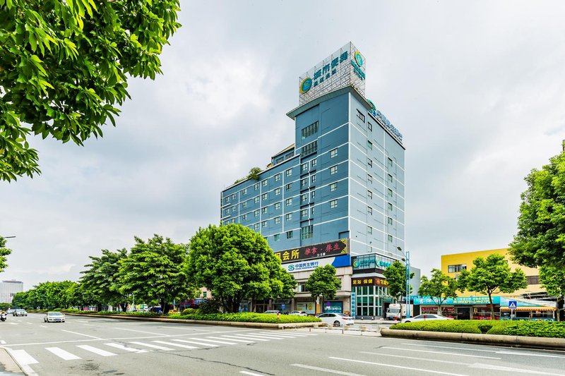 Xiaolan Daxin light rail station shop Over view