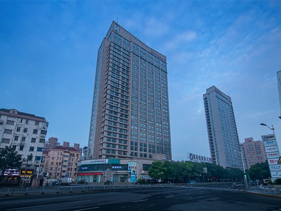 桔子酒店(上海外滩虹口足球场店)外景图