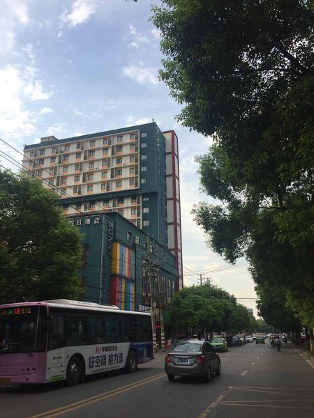 Sunshine Holiday Hotel (Nanchang Bayi Square & First Affiliated Hospital) Over view